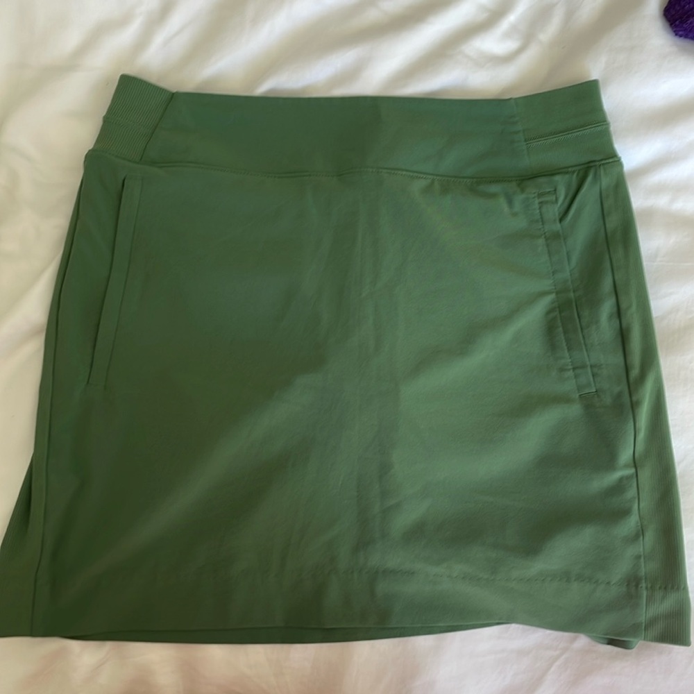 Athleta Brooklyn skort 16 inch vineyard green